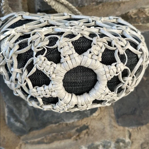 Nancy Gonzalez Rare Handwoven Genuine Crocodile Net Bag ivory & Black Leather - Picture 6 of 16